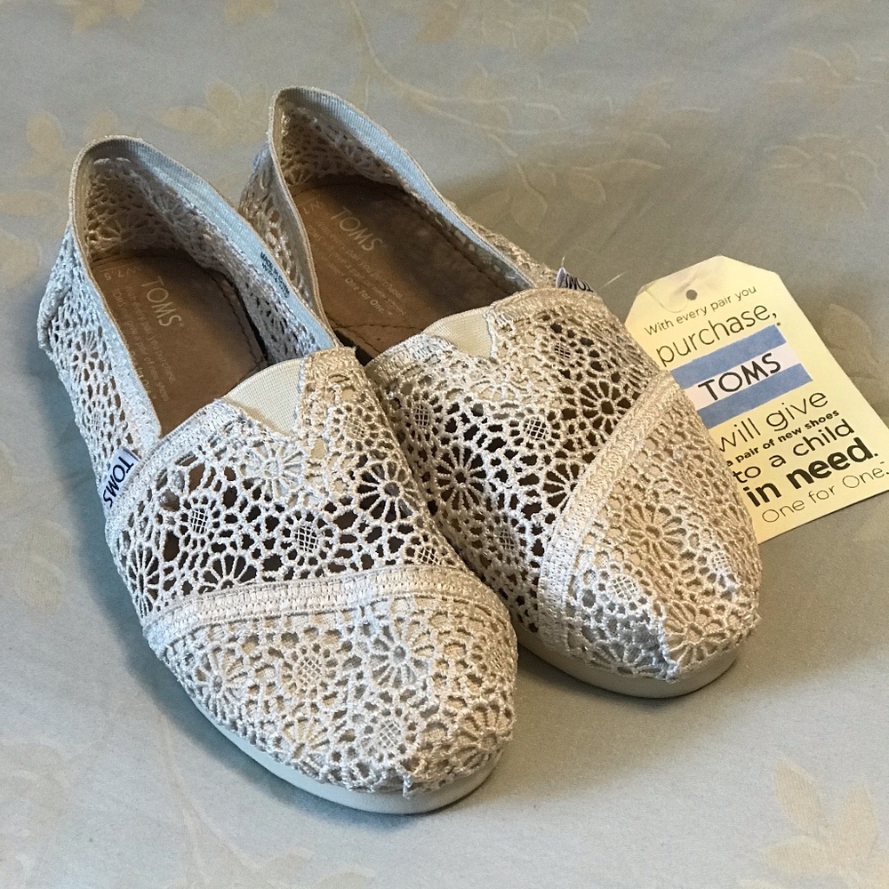 Tom’s Cream Crochet Slip Ons Size 7.5 (NWT)